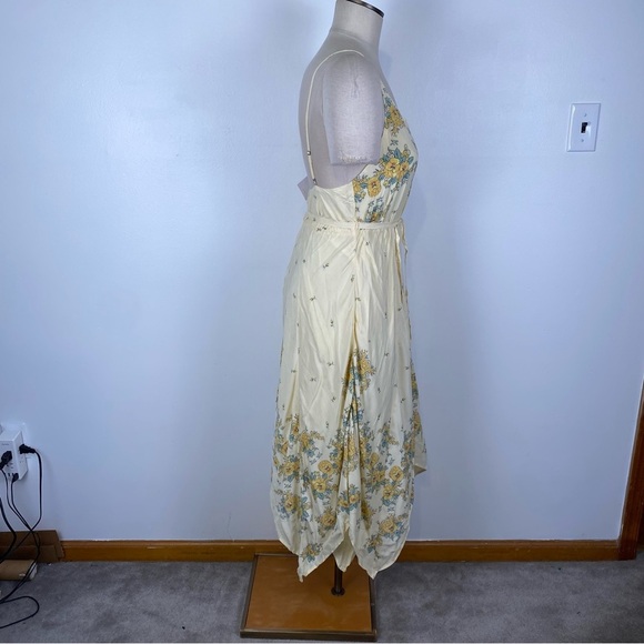 Urban Outfitters Floral Handkerchief Hem Midi Dress Butter Yellow Beige XS NWT - Picture 7 of 16